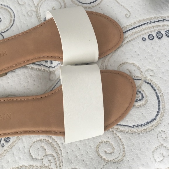 Shein slip on faux leather slides - Picture 3 of 6